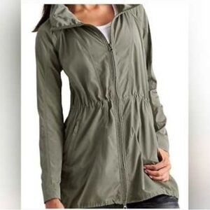 Athleta Drippity Jacket Olive Green Lightweight Anorak XS Cinch Waist